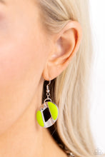 Load image into Gallery viewer, Paparazzi 🔆 CURB Craze - Green Necklace