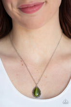 Load image into Gallery viewer, Paparazzi 🔆 In GLOW Spirits - Green Necklace
