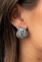 Load image into Gallery viewer, Paparazzi 🔆 Gorgeously Galleria - Silver Clip-On
