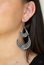 Load image into Gallery viewer, Paparazzi 🔆 Springtime Gardens - White Earrings
