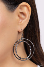 Load image into Gallery viewer, Paparazzi 🔆 Rebel Rotation - Black Earrings
