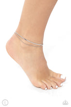 Load image into Gallery viewer, Paparazzi 🔆 Glistening Gauge - Silver Anklet
