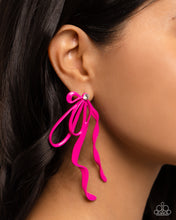 Load image into Gallery viewer, Paparazzi 🔆 Trendy Tapestry - Pink Post Earrings
