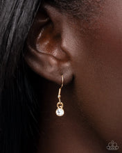 Load image into Gallery viewer, Paparazzi 🔆 LOCK Show - Gold Necklace
