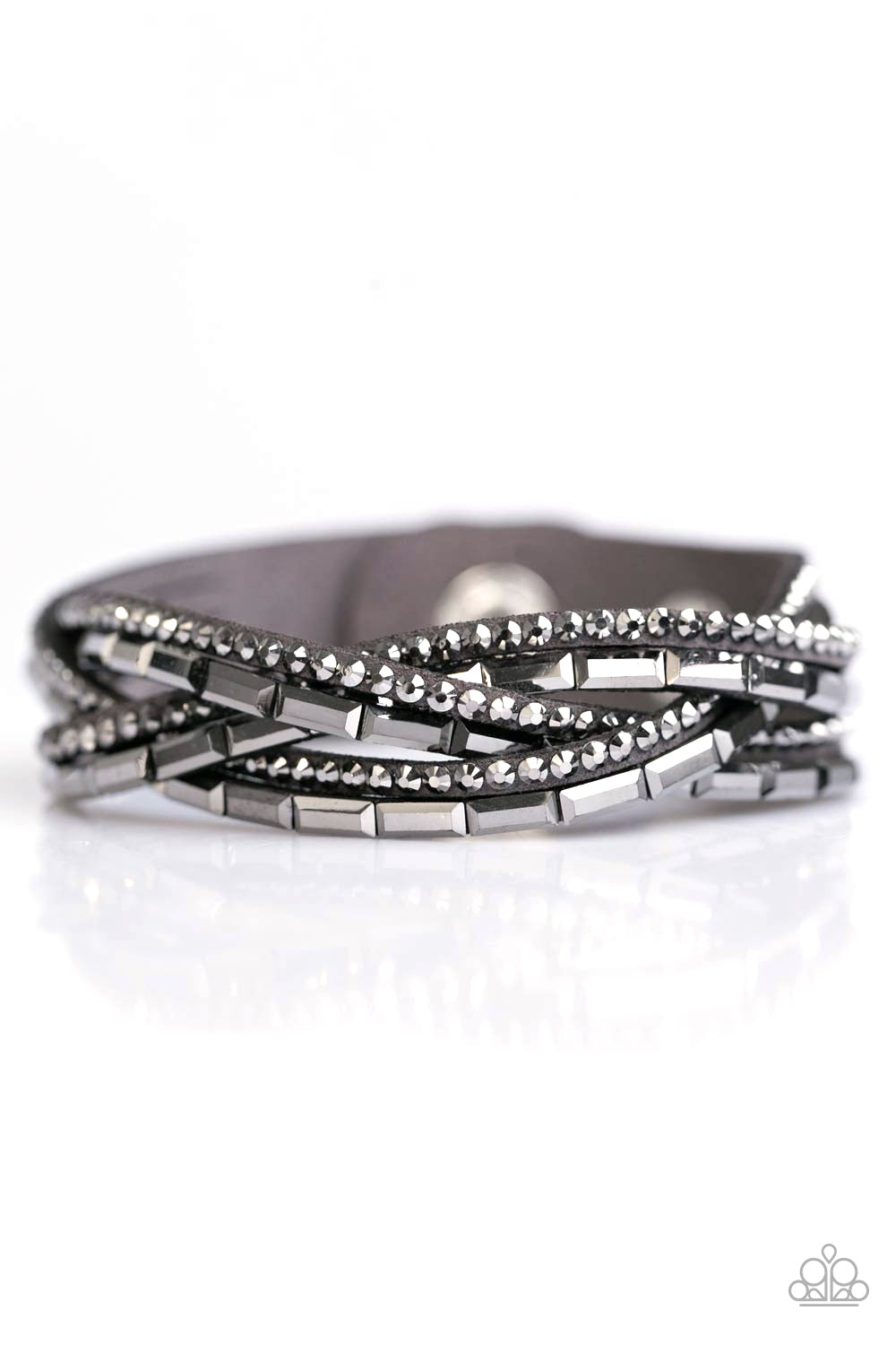 oak-sisters-jewelry-too-cool-for-school-silver-5425-paparazzi-accessories-by-lisa