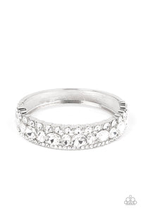 oak-sisters-jewelry-classic-confidence-white-paparazzi-accessories-by-lisa