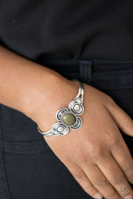 Load image into Gallery viewer, Paparazzi 🔆 Dream COWGIRL - Green Bracelet
