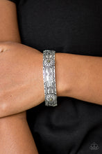 Load image into Gallery viewer, Paparazzi 🔆 Southern Borders - Green Bracelet

