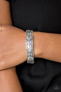 Paparazzi 🔆 Southern Borders - Green Bracelet