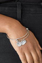 Load image into Gallery viewer, Paparazzi 🔆Dreamy Dandelions - Silver Bracelet
