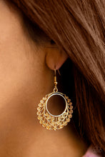 Load image into Gallery viewer, Paparazzi 🔆 Grapevine Glamorous - Gold Earrings
