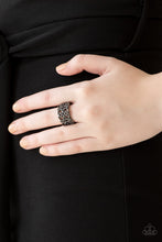 Load image into Gallery viewer, Paparazzi 🔆 Tell Me How You Really FRILL - Black Ring
