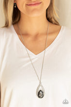 Load image into Gallery viewer, Paparazzi 🔆 Notorious Noble - Silver Necklace
