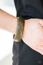 Load image into Gallery viewer, Paparazzi 🔆 Garden Villa - Brass Bracelet
