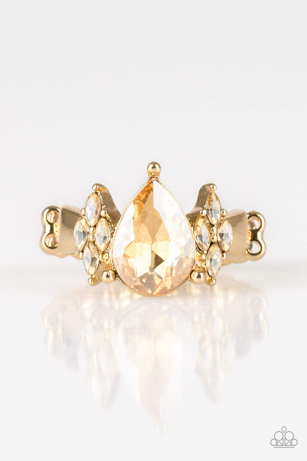 oak-sisters-jewelry-yas-queen-gold-ring-paparazzi-accessories-by-lisa