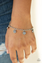 Load image into Gallery viewer, Paparazzi 🔆 Valentine Vibes - White Bracelet
