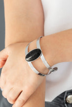 Load image into Gallery viewer, Paparazzi 🔆 Quarry Queen - Black Bracelet
