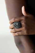 Load image into Gallery viewer, Paparazzi 🔆 Stellar Scope - Black Ring

