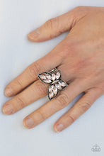 Load image into Gallery viewer, Paparazzi 🔆Fluttering Fashionista - Pink Ring
