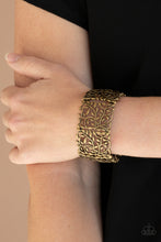 Load image into Gallery viewer, Paparazzi 🔆Verdantly Vintage - Brass Bracelet
