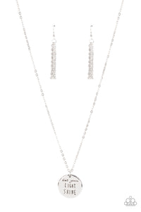 oak-sisters-jewelry-light-it-up-silver-necklace-paparazzi-accessories-by-lisa