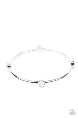 oak-sisters-jewelry-gleam-getter-white-paparazzi-accessories-by-lisa