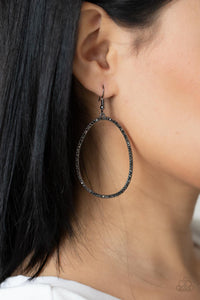 Paparazzi 🔆 OVAL-ruled! - Black Earrings