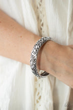 Load image into Gallery viewer, Paparazzi 🔆 Victorian Meadow - Silver Bracelet
