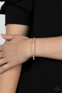 Paparazzi 🔆 Timelessly Tiny - White Bracelet