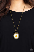 Load image into Gallery viewer, Paparazzi 🔆 Prairie Passion - Brass Necklace
