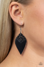 Load image into Gallery viewer, Paparazzi 🔆 Naturally Nostalgic - Black Earrings
