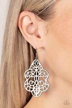 Load image into Gallery viewer, Paparazzi 🔆 Festive Foliage - Silver Earrings
