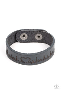 oak-sisters-jewelry-haute-heartbeat-silver-bracelet-paparazzi-accessories-by-lisa