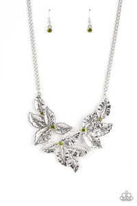 oak-sisters-jewelry-holly-heiress-green-necklace-paparazzi-accessories-by-lisa