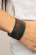 Load image into Gallery viewer, Paparazzi 🔆 Positively Peacock - Blue Bracelet
