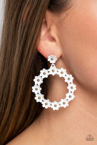 Paparazzi 🔆 Daisy Meadows - White Post Earrings