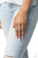 Load image into Gallery viewer, Paparazzi 🔆 Seashell Showcase - Silver Ring
